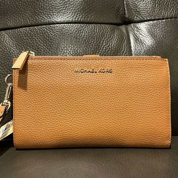Michael Kors Tan Leather Wallet - Picture 1 of 9